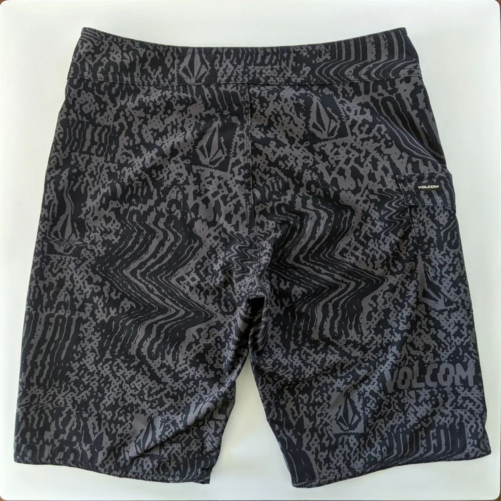 🌼 Volcom Mod-Tech Logo Plasm Print Boardshort Swim Trunks 30